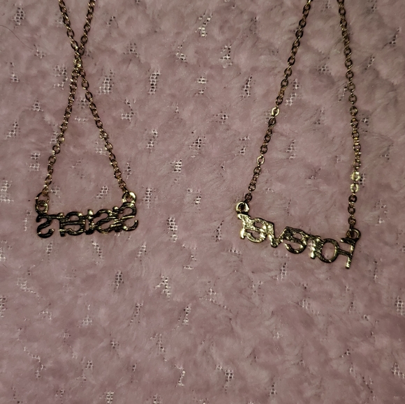 *SOLD* NWOT Claires "Sisters Forever" Necklaces - Picture 5 of 5